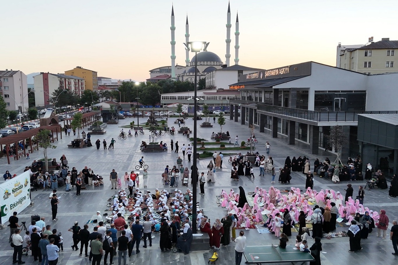 Servet Arslan/TEKHA Ağrı’da yüzlerce çocuk