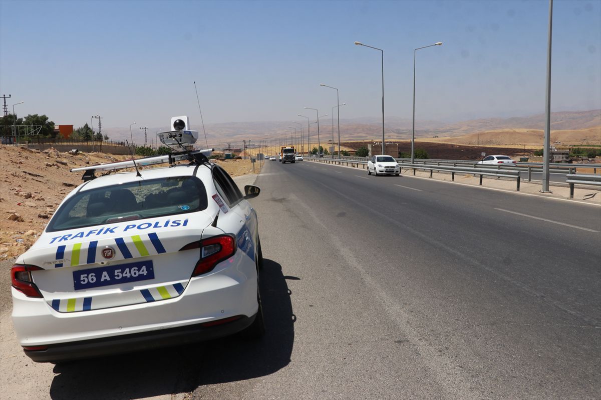 Siirt’te trafik polisleri, radar uygulamalarını