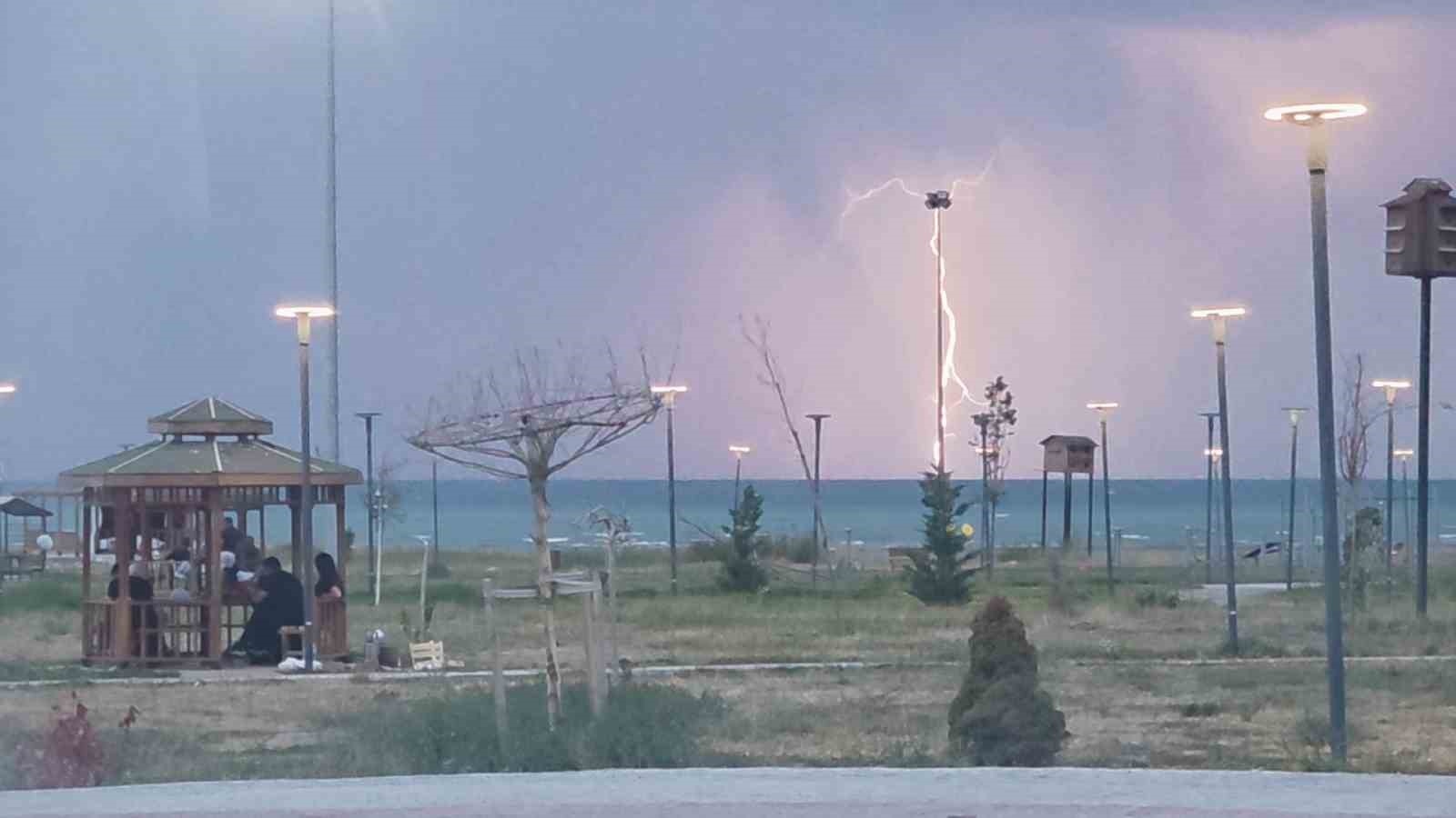 &nbsp; Van’da dün gece etkili