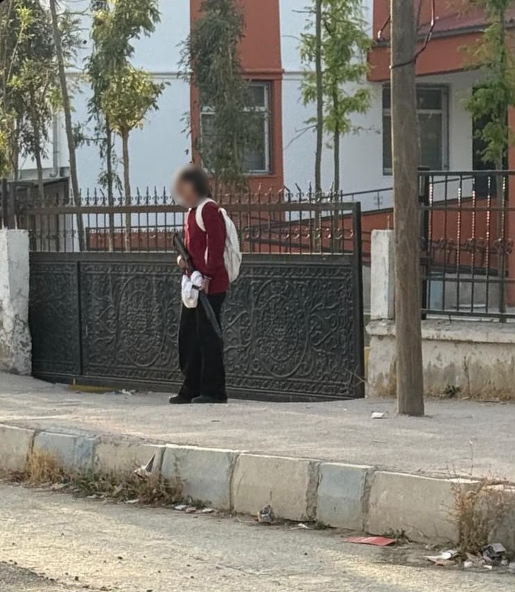 Van’da Okul Çevresinde Pompalı Tüfekle Görüntülenen Öğrenci Gündem Oldu