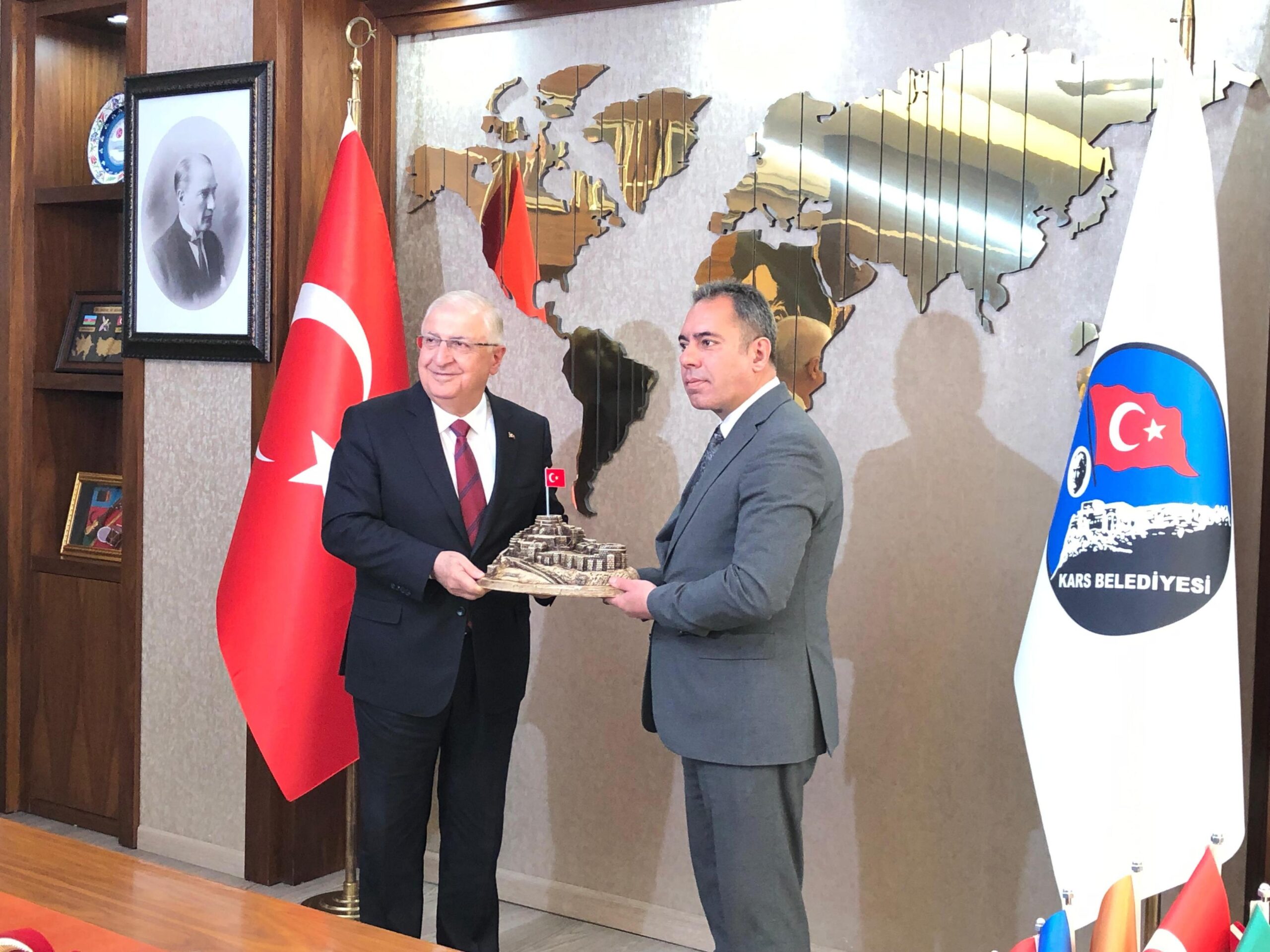 Bakan Yaşar Güler Kars Belediyesini Ziyaret Etti