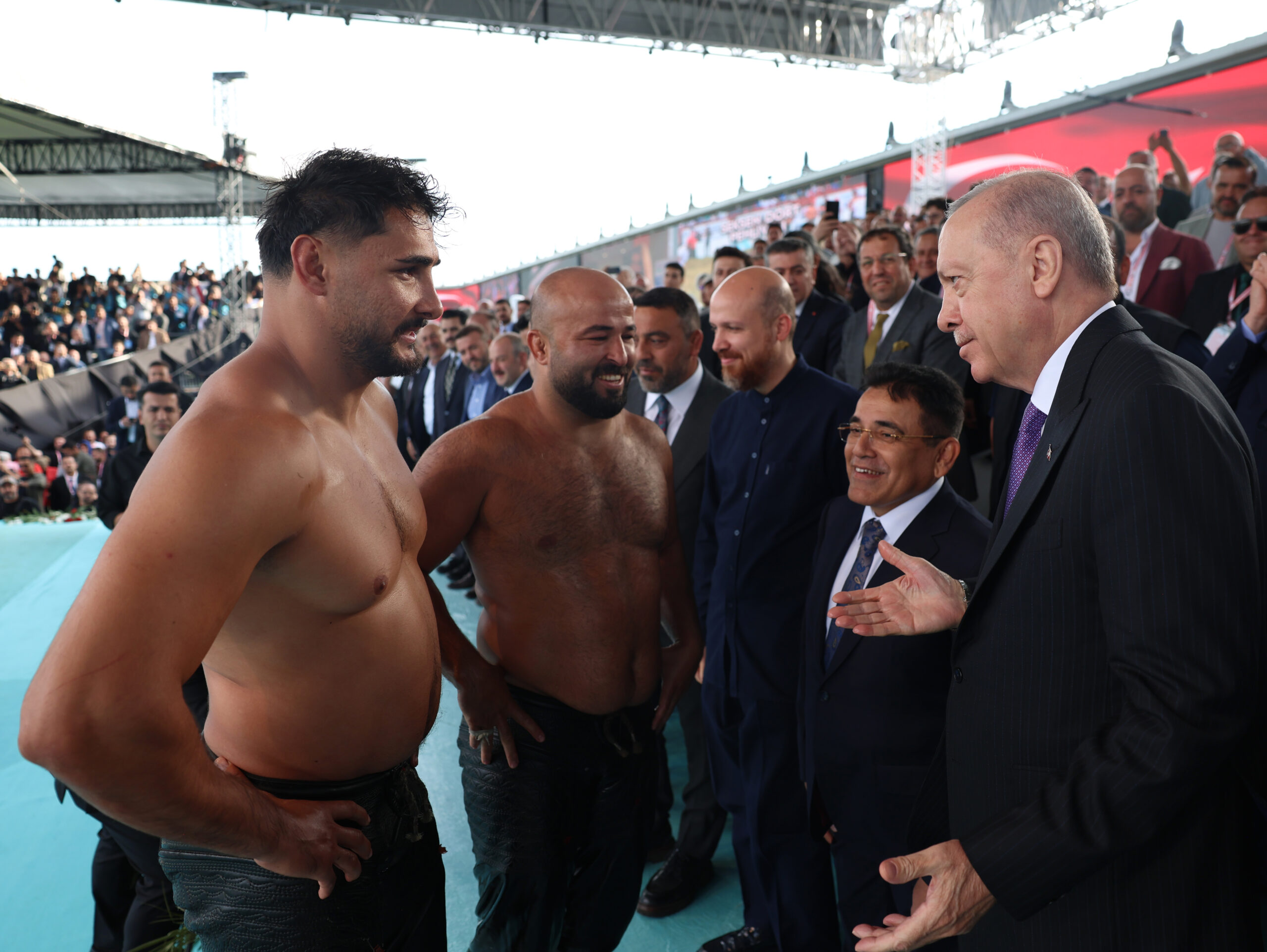 Cumhurbaşkanı Erdoğan Tarihi Güreş Finalini Takip Etti: Kupa Orhan Okulu’nun