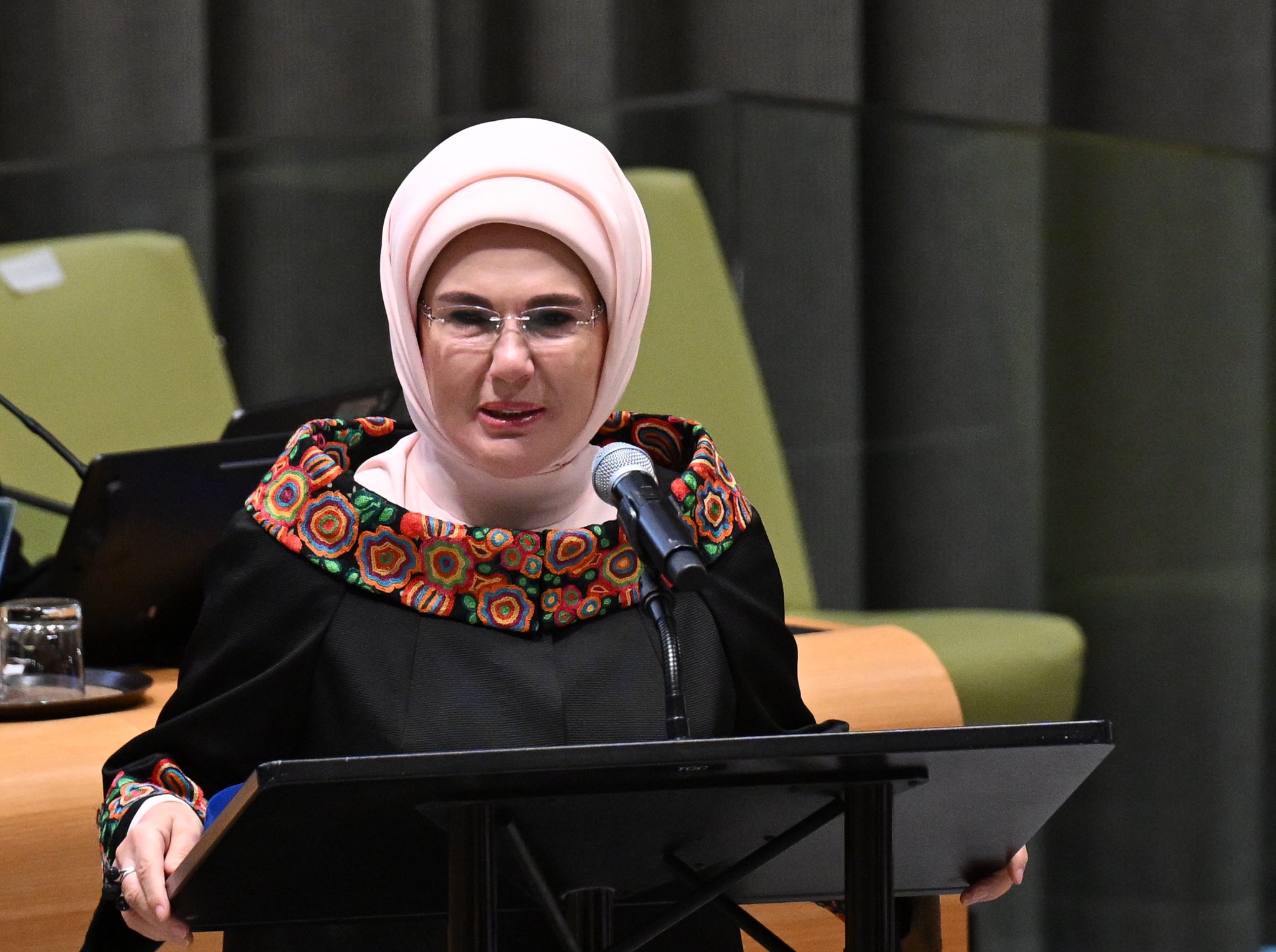 Emine Erdoğan: Kullan-At Kültüründen Uzaklaşmalıyız