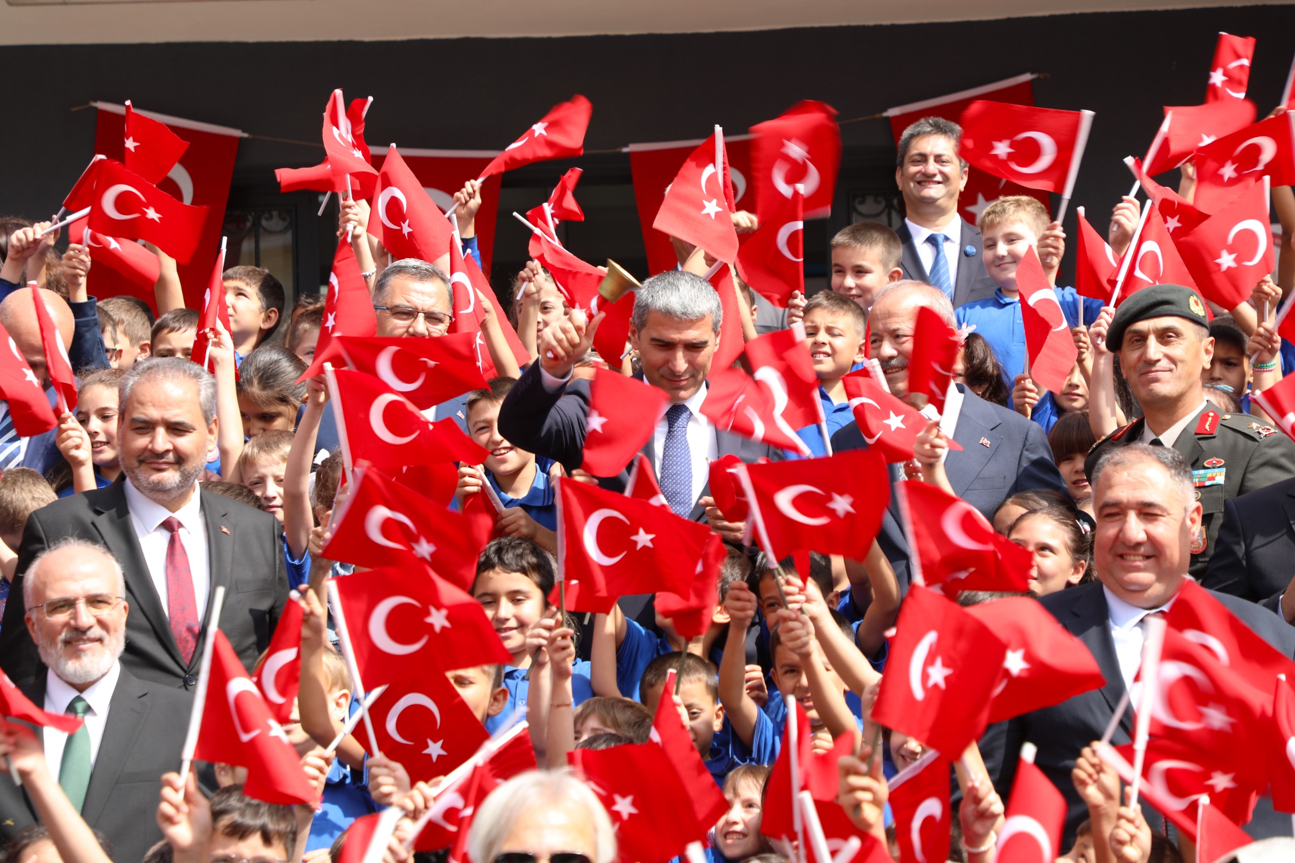 Afyonkarahisar’da Yeni Eğitim Yılı İlk Ders Ziliyle Başladı