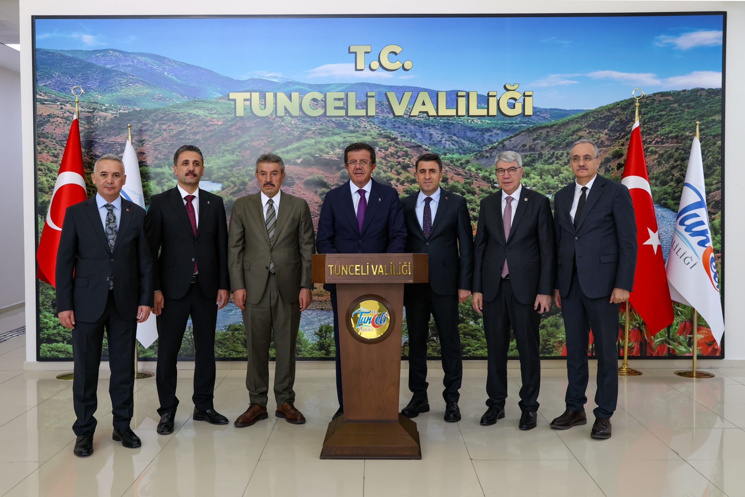 TUNCELİ / TEKHA Geçmiş dönem hükümetlerinde Ekonomi Bakanlığı görevini yürüten,