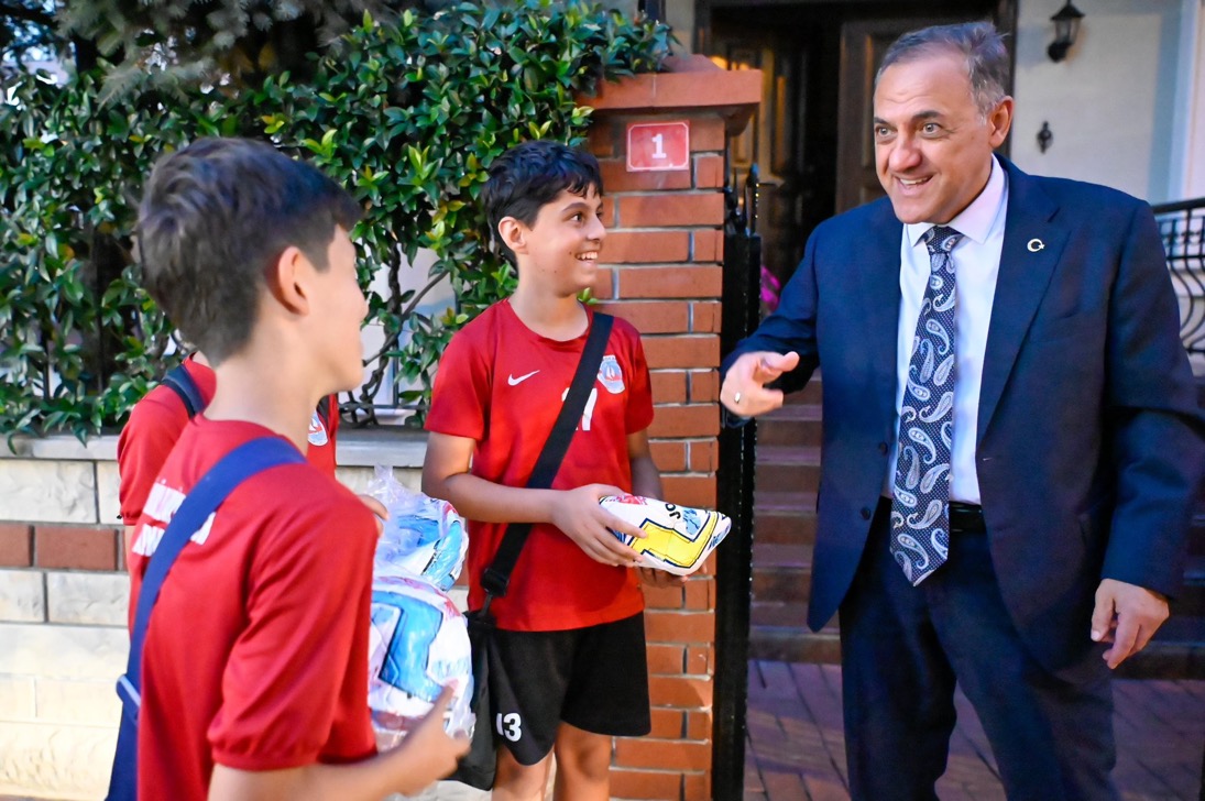 “Vali Amca” İle Geleceğin Sporcuları Buluştu: Yalova’da Devlet-Vatandaş Yakınlığının Güzel Örneği YALOVA / TEKHA Yalova