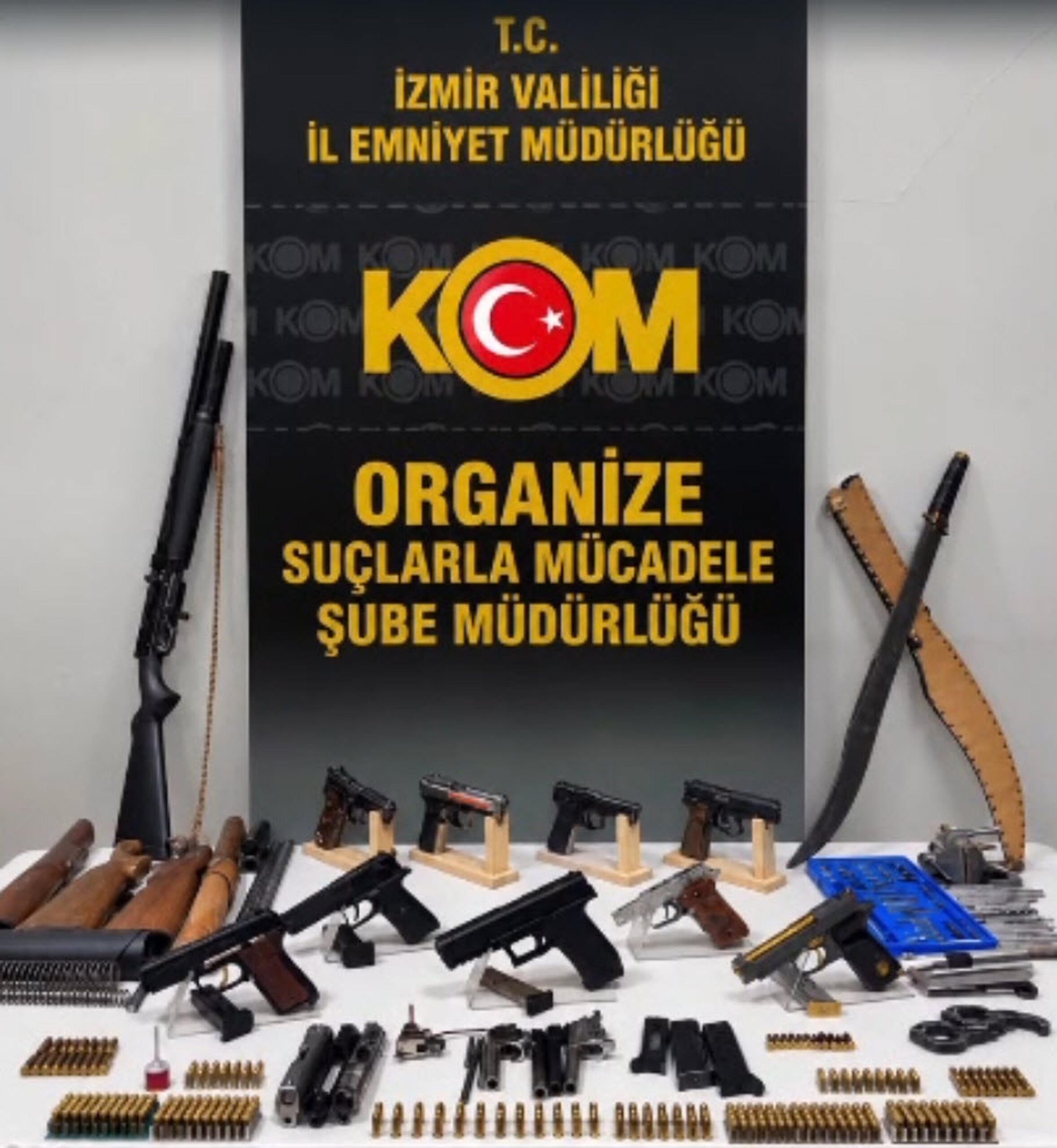 İzmir’de Gençleri Suça Yönlendiren Şebekelere Operasyon: 45 Gözaltı