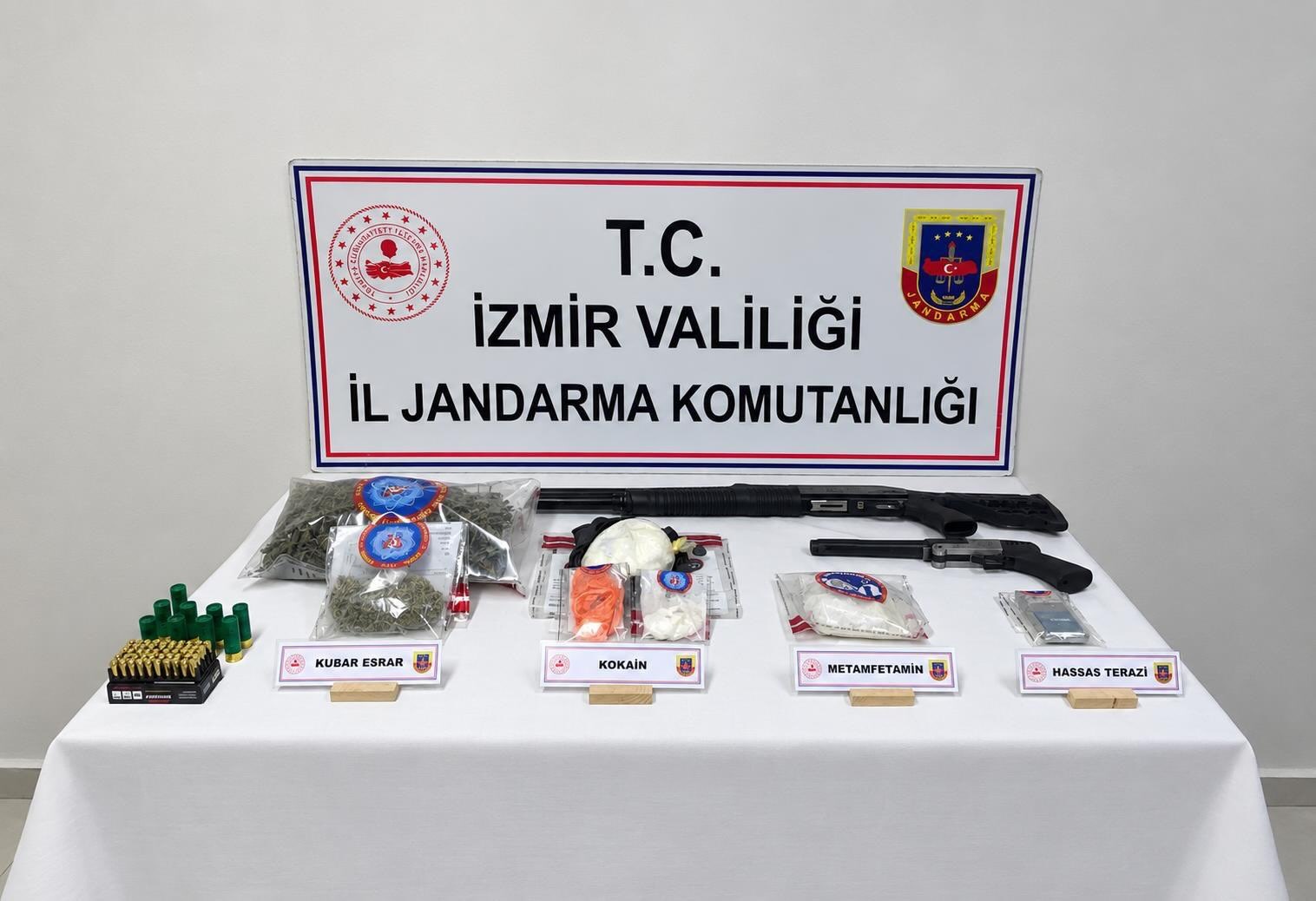İzmir Bayındır’da Uyuşturucu Operasyonu: 8 Şüpheli Yakalandı