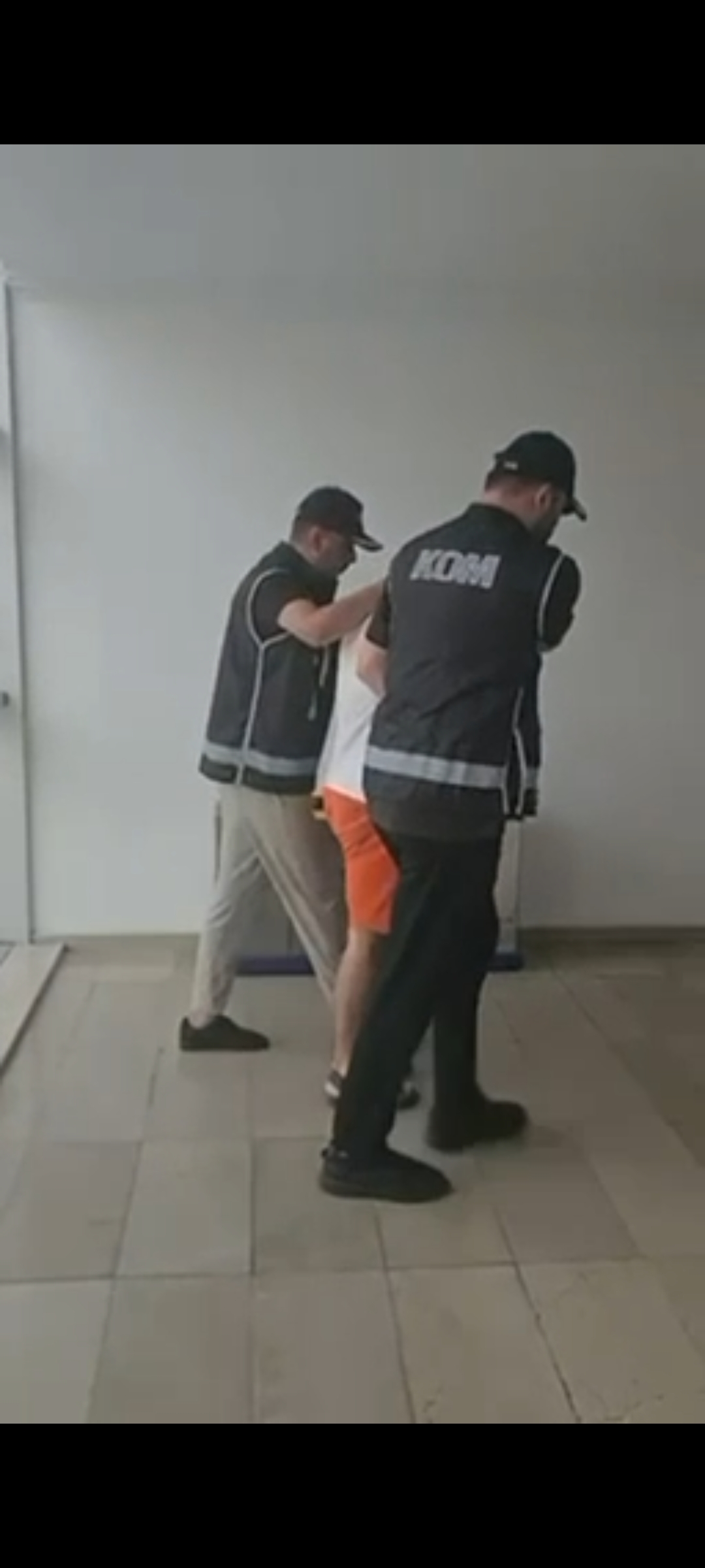 Kırmızı Bültenle Aranan Rus Uyruklu Şahıs Alanya’da Yakalandı