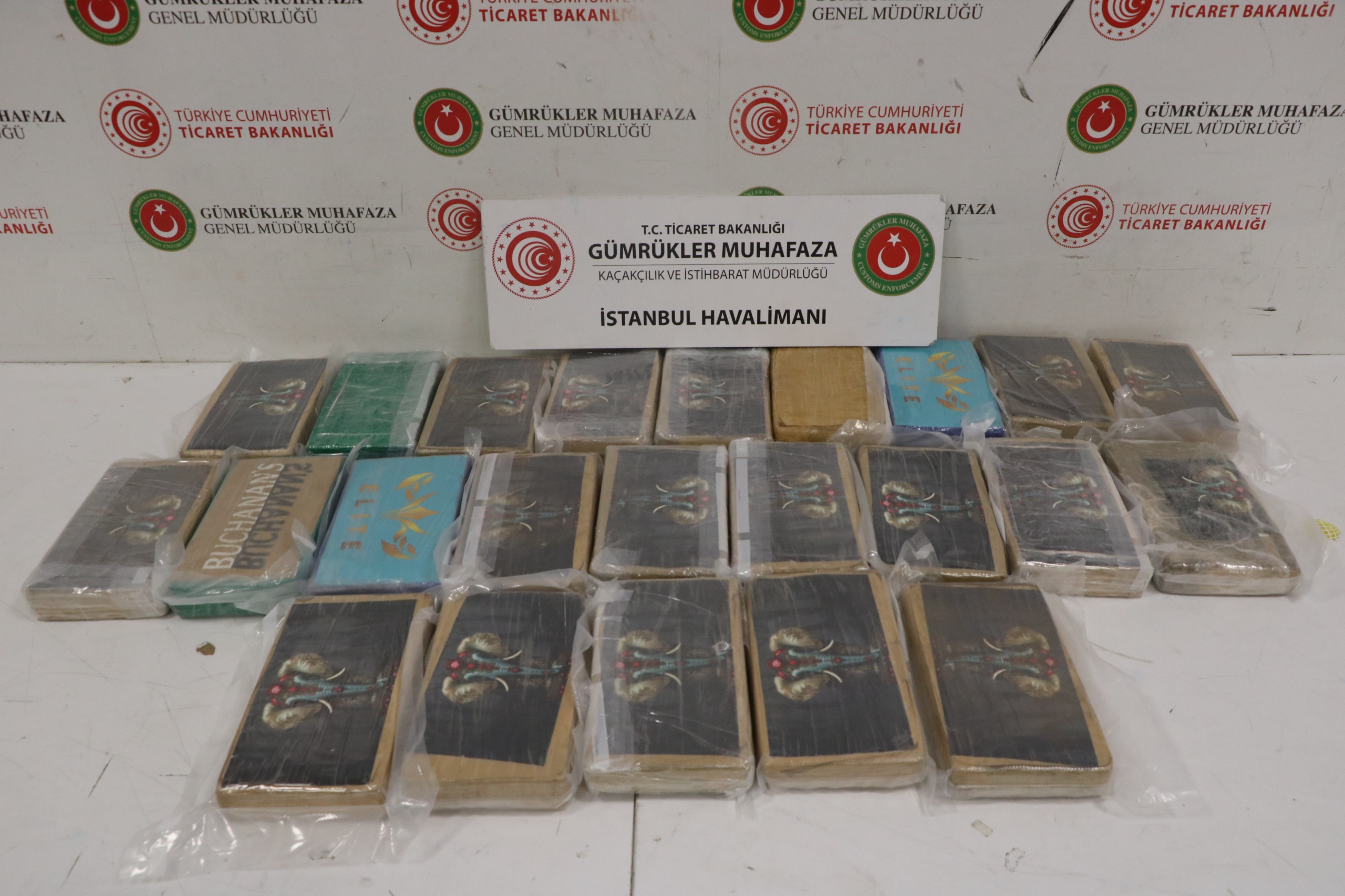 İstanbul Havalimanı’nda Pilot Üniformalı Kurye Ağına Darbe: Milyonluk Uyuşturucu Ele Geçirildi