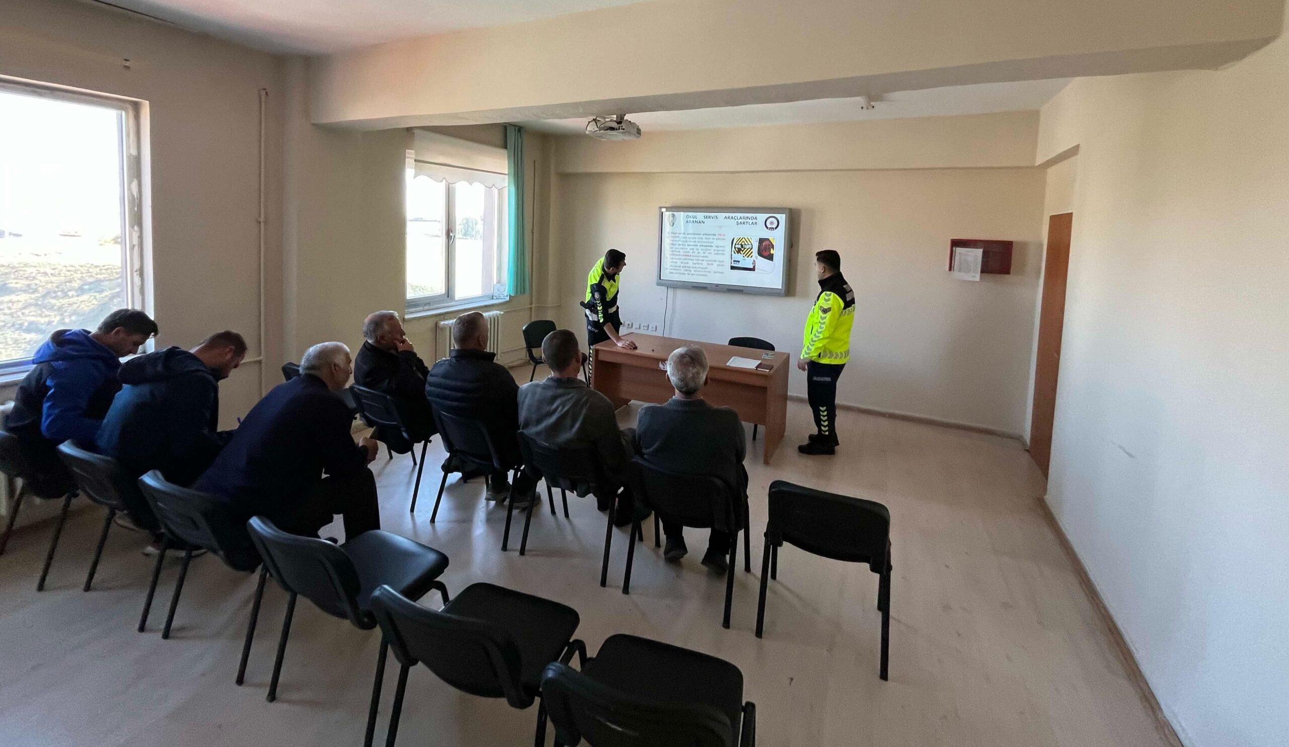 Akyaka’da Okul Servis Şoförlerine Trafik Eğitimi Verildi
