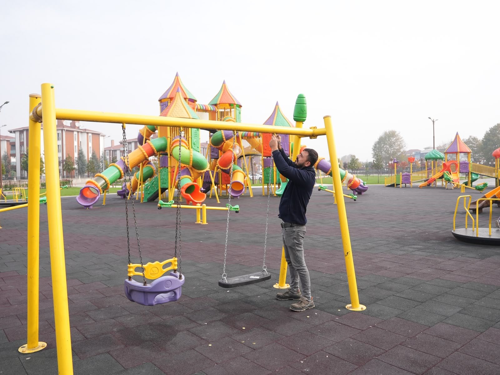 DÜZCE / TEKHA Düzce Belediyesi, 23 Nisan Parkı’nda bakım, onarım