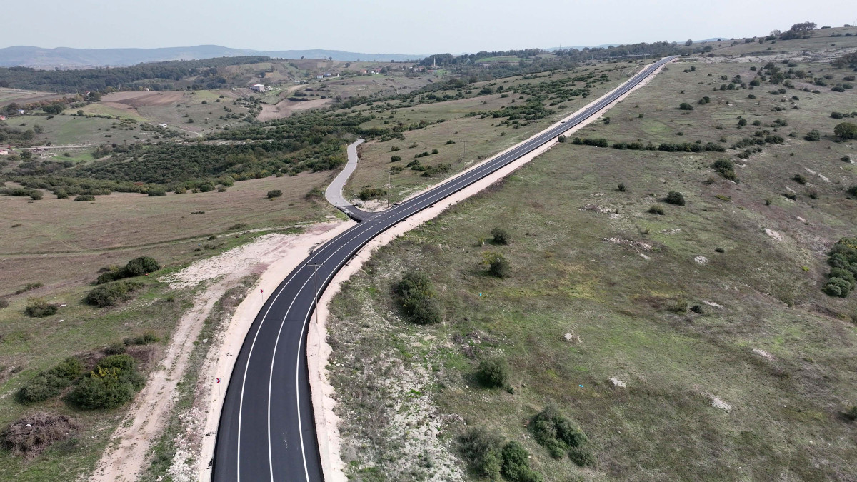 KOCAELİ / TEKHA Kocaeli Büyükşehir Belediyesi, Kandıra’daki Akçaova Grup Yolu’nun