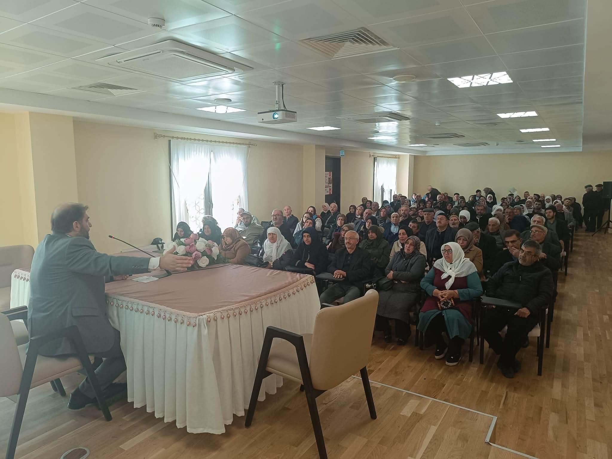 Kars’ta Umre Yolcularına Bilgilendirme Semineri Düzenlendi