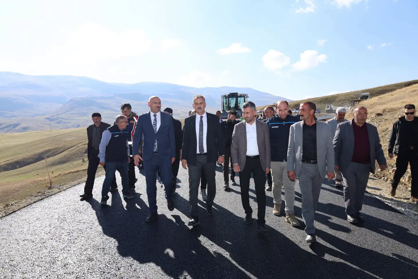 Ağrı Valisi Dr Önder Bozkurt, köy ziyaretleri kapsamında Murat Bucağı,