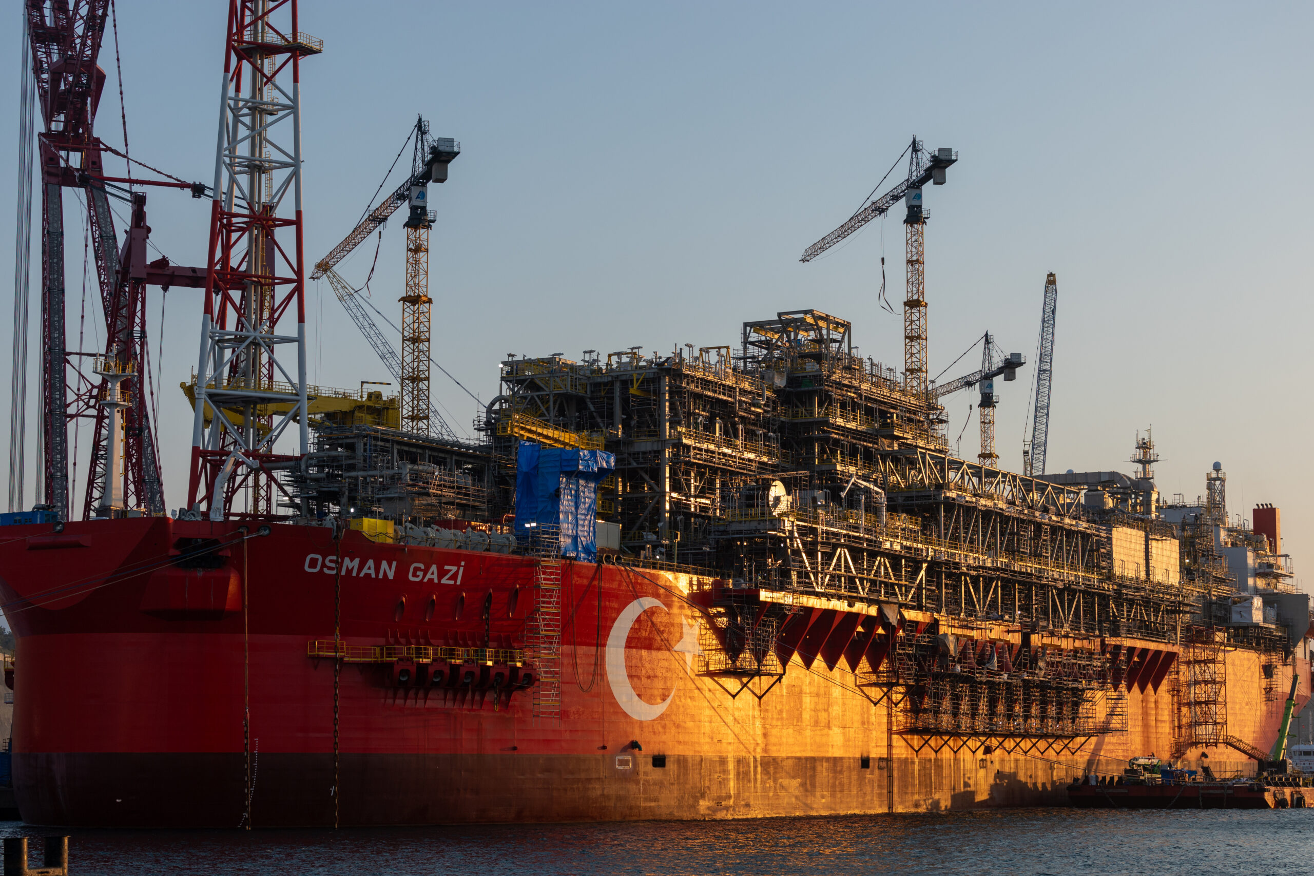 Osman Gazi Yüzer Üretim Platformu Karadeniz Görevine Başlıyor