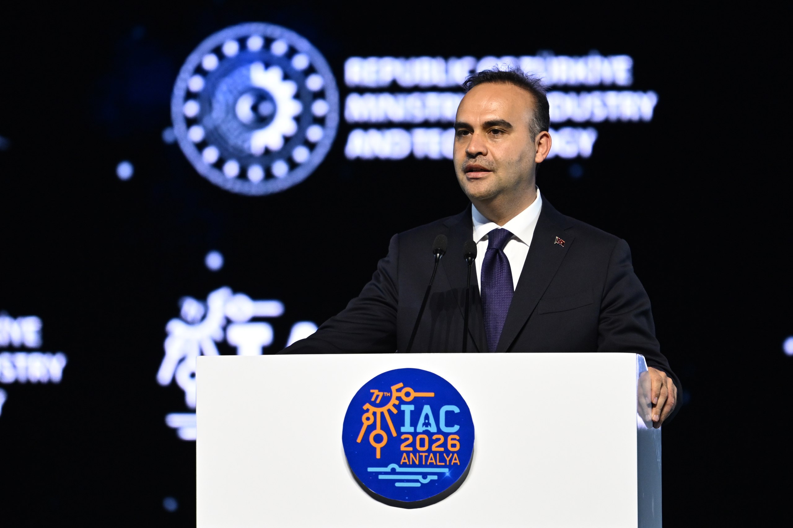 Bakan Kacır, Uluslararası Uzay Kongresi’nde Mevkidaşlarıyla Bir Araya Geldi ANTALYA / TEKHA Sanayi