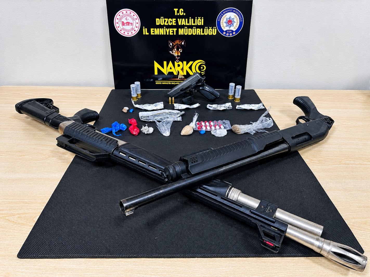 DÜZCE / TEKHA Düzce’de Gerçekleştirilen Eş Zamanlı Uyuşturucu Operasyonunda 9