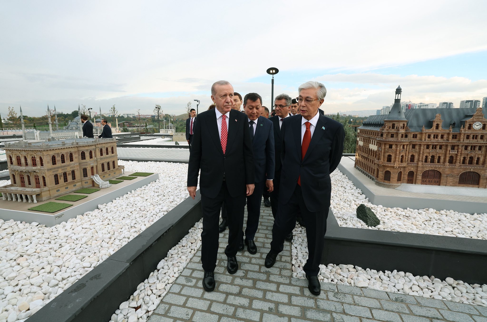 Cumhurbaşkanı Erdoğan TDT 13. Zirvesi Kapsamında Türk Devletleri Medeniyet Parkı Açılışını Gerçekleştirdi