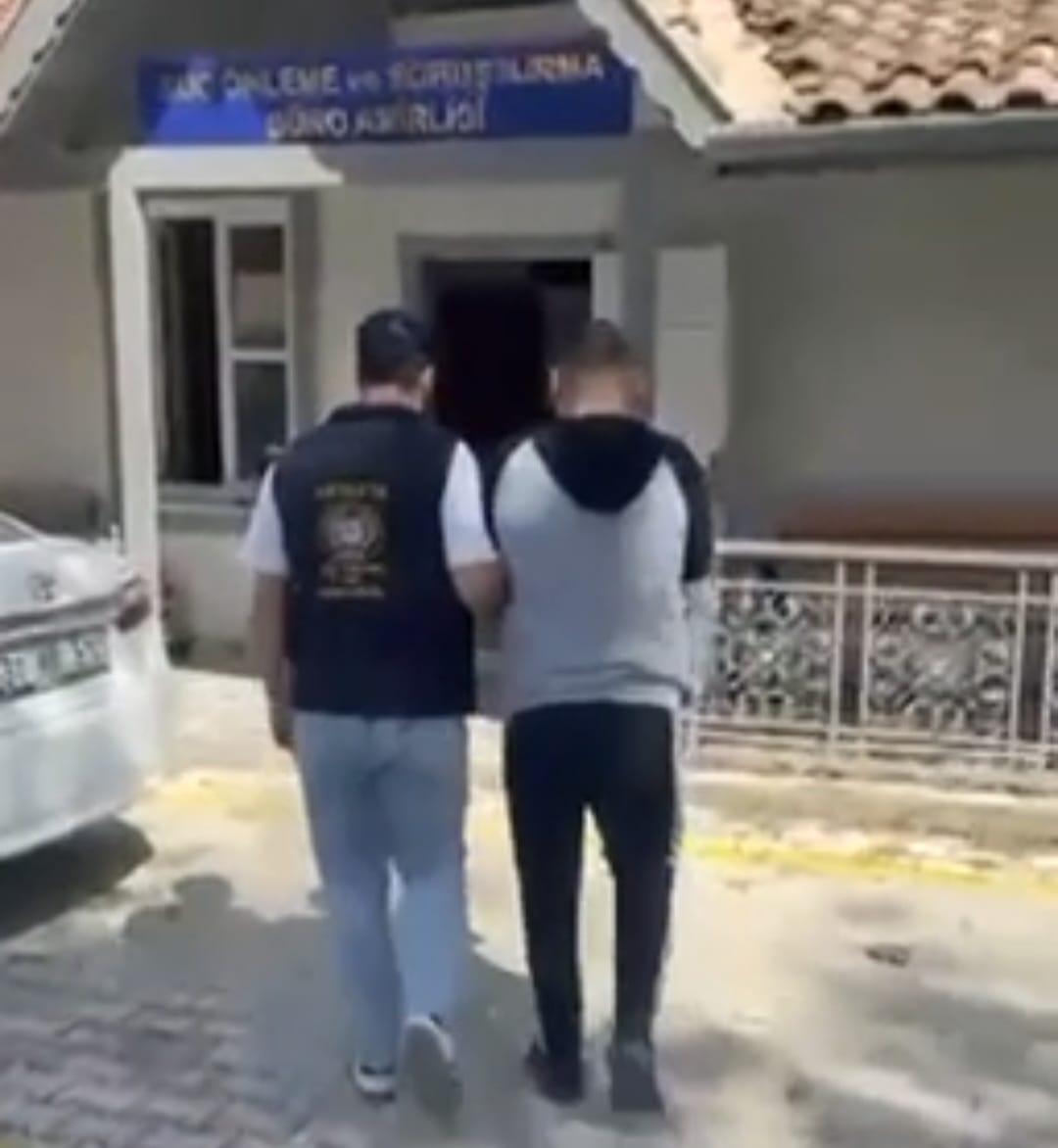 ​ANTAKYA’DA DOLANDIRICILIKTAN ARANAN ŞAHIS TUTUKLANDI