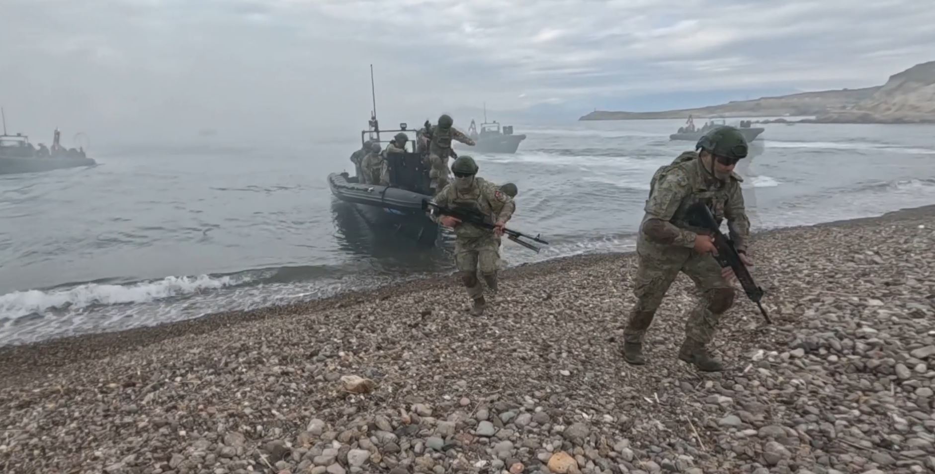 İzmir Foça’da Komandolardan Nefes Kesen Deniz Hücum Harekatı Eğitimi