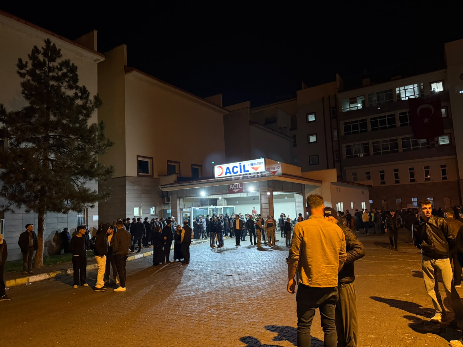 Erzurum’da Araba 50 Metrelik Şarampole Yuvarlandı: 1 Genç Hayatını Kaybetti, 3 Yaralı!