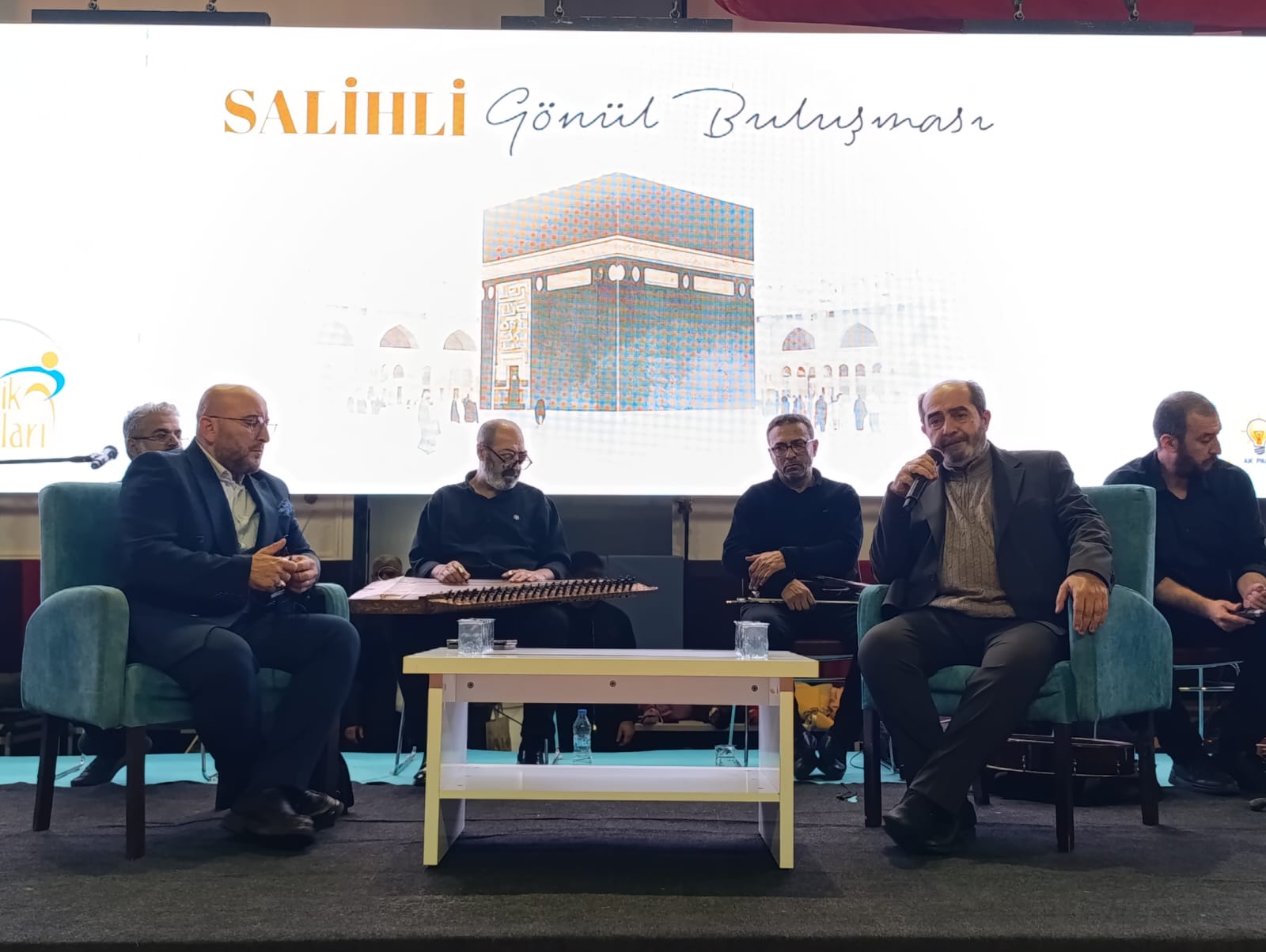 ADİL AKA TEKHA/MANİSA Manisa’nın Salihli ilçesinde Ak Parti Gençlik Kolları