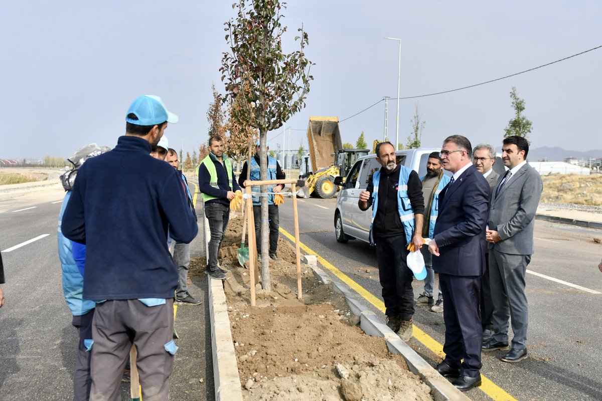 VAN / TEKHA Van Valisi Ozan Balcı, şehir genelinde devam