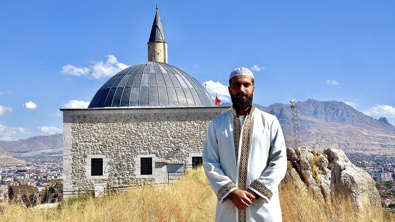 Van Kalesi’nin zirvesinde bulunan tarihi